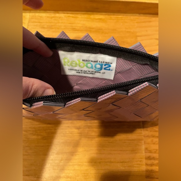 BNWOT Rebagz Wristlet - Picture 2 of 2